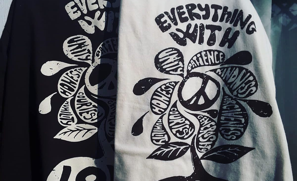 Everything with love buscaba una Empresa para Impresión de Camisetas